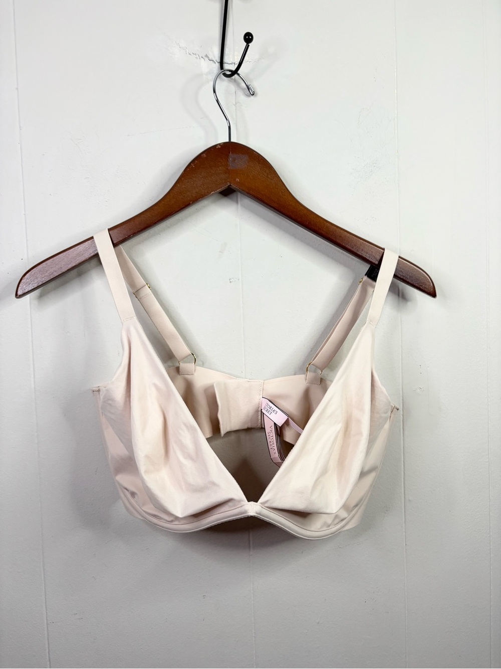 Victoria's Secret Incredible unlined plunge bra nude beige size 38 DDD new